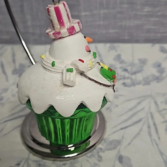 CUPCAKE ORNAMENT - Picture 4 of 6
